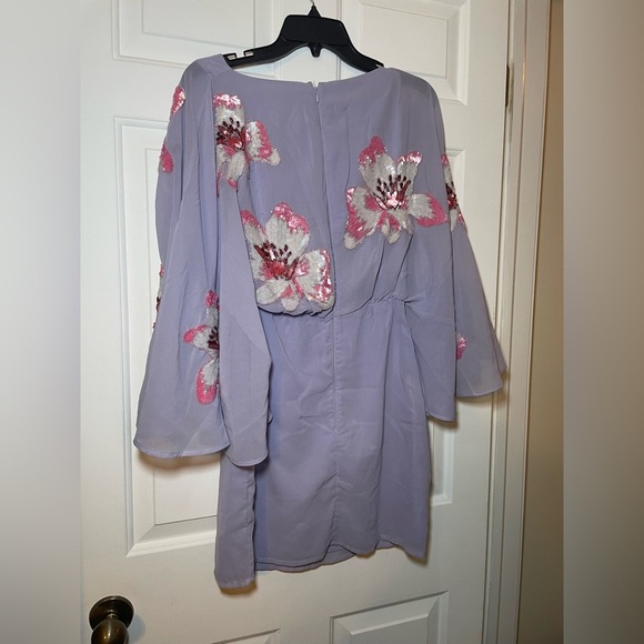 Maya Delux Mini Dress Size 4 Lilac Sequined Pink Lilies Flutter Sleeves Beaded - Picture 7 of 11